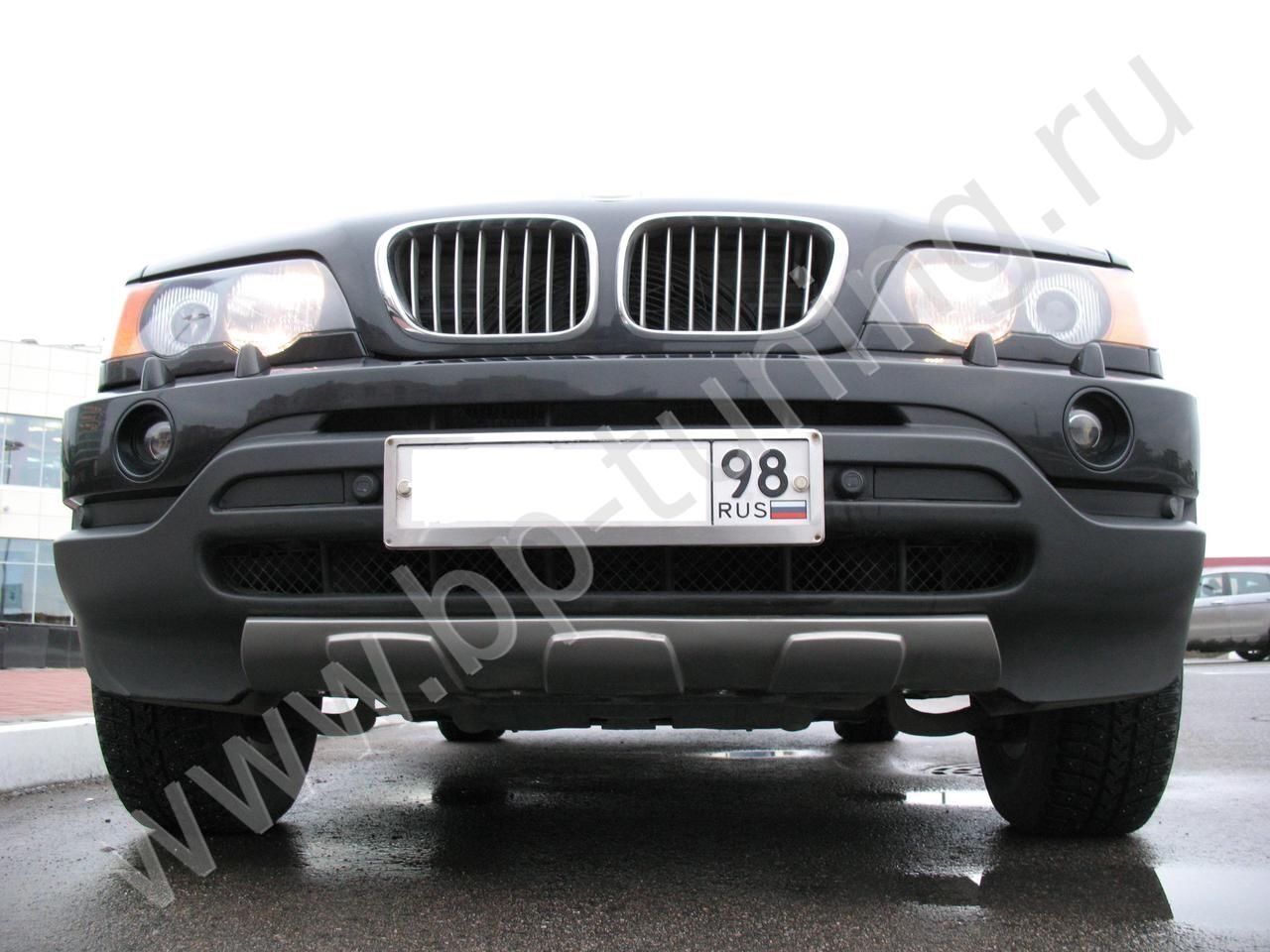 Парктроники бмв х5 е53. Передний бампер на BMW x5 e53. БМВ х5 е53 передний бампер. Диффузор переднего бампера BMW x5 e53. Накладка на передний бампер БМВ е53.