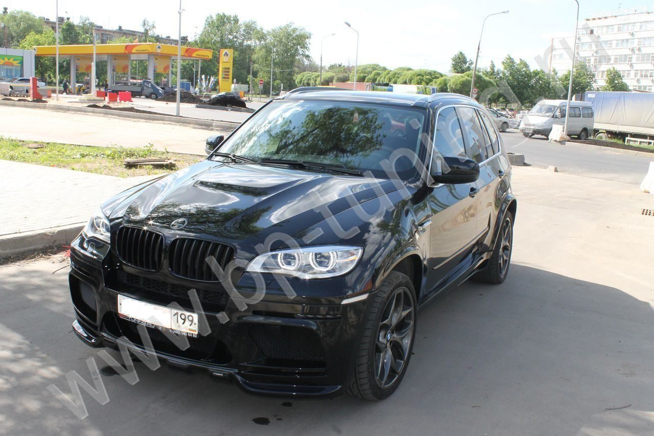 BMW e70 рядом с Грантой